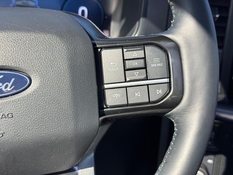 Ford F-150 Vehicle Full-screen Gallery Image 23