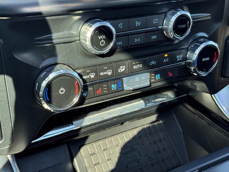 Ford F-150 Vehicle Full-screen Gallery Image 25