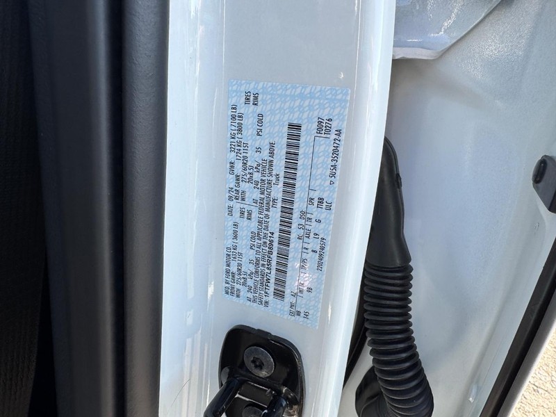 Ford F-150 Vehicle Full-screen Gallery Image 28