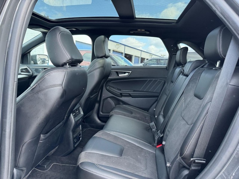 Ford Edge Vehicle Full-screen Gallery Image 12