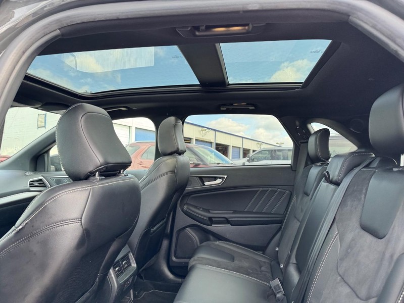 Ford Edge Vehicle Full-screen Gallery Image 13