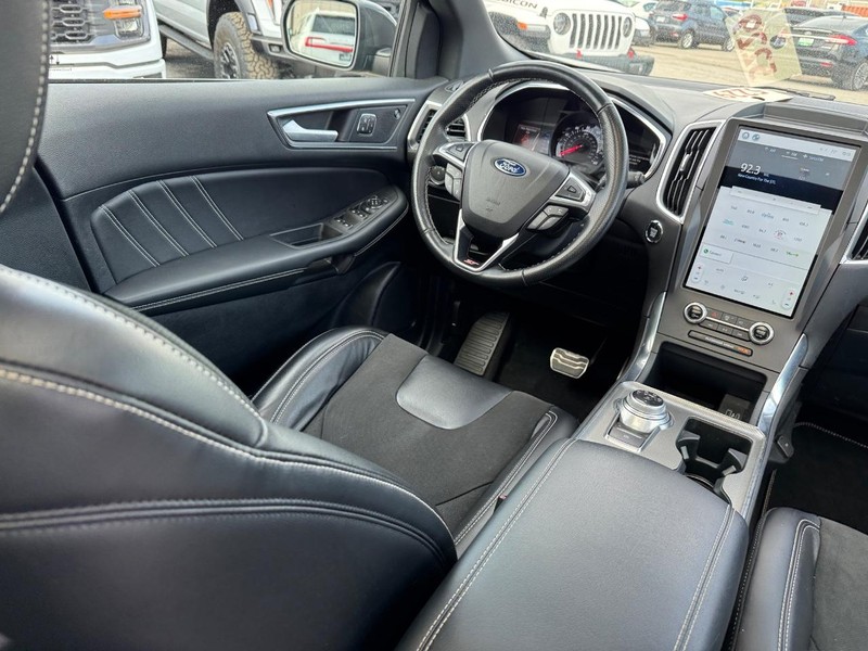 Ford Edge Vehicle Full-screen Gallery Image 15