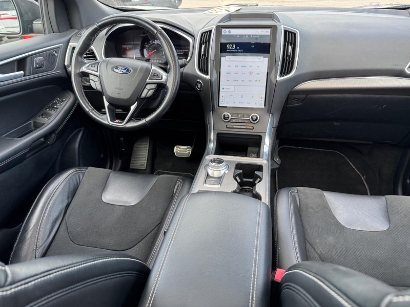 Ford Edge Vehicle Full-screen Gallery Image 16