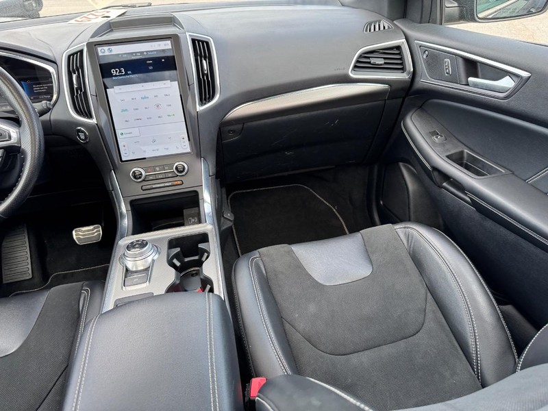 Ford Edge Vehicle Full-screen Gallery Image 17