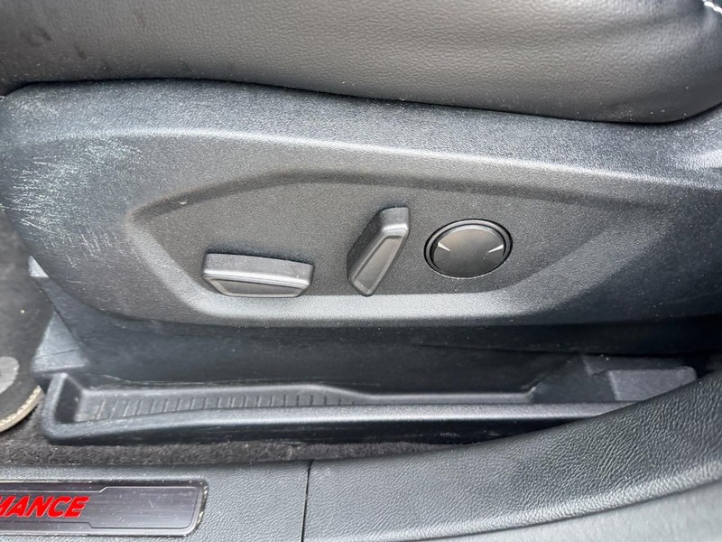 Ford Edge Vehicle Full-screen Gallery Image 18