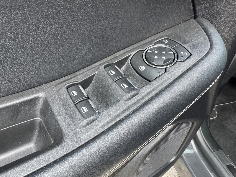 Ford Edge Vehicle Full-screen Gallery Image 19