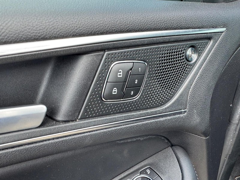 Ford Edge Vehicle Full-screen Gallery Image 20