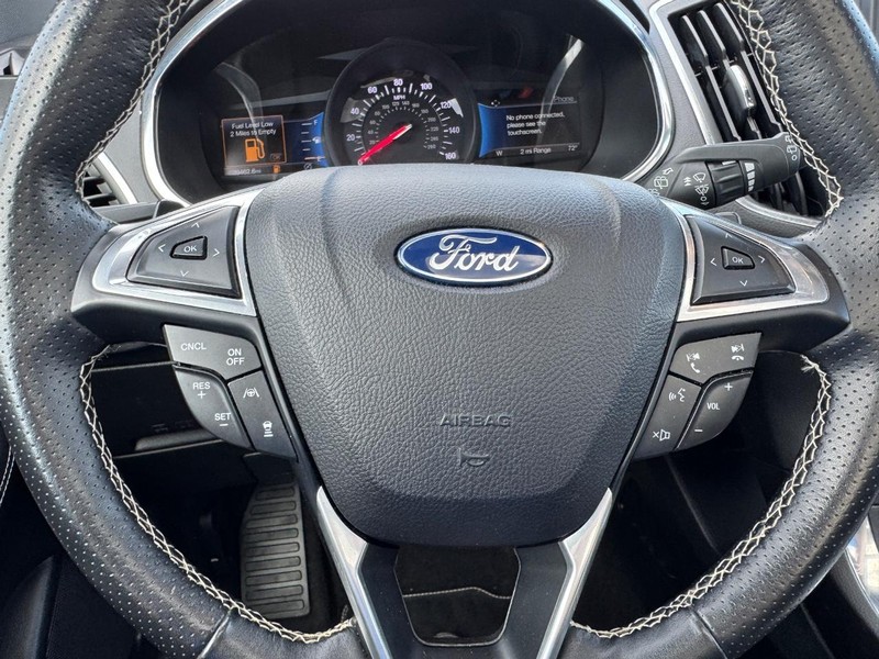Ford Edge Vehicle Full-screen Gallery Image 21