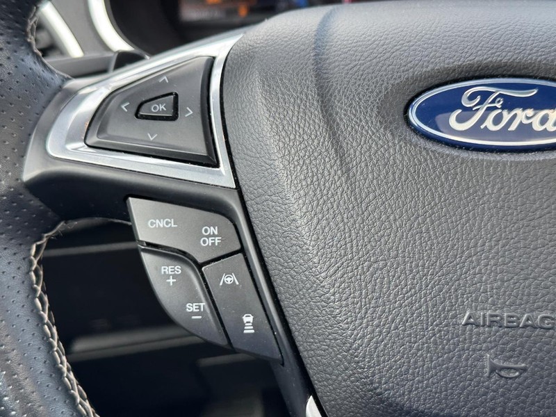 Ford Edge Vehicle Full-screen Gallery Image 22