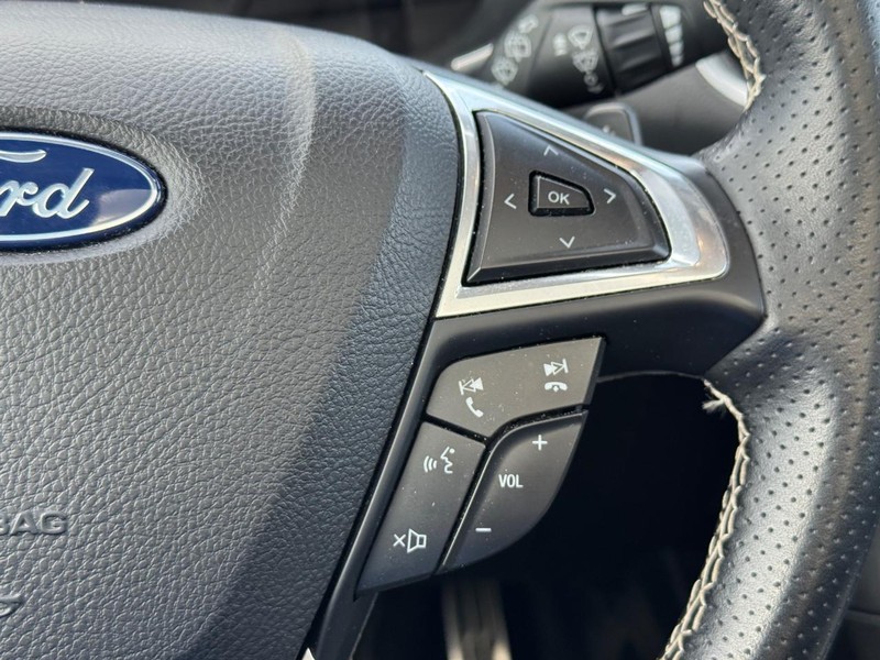 Ford Edge Vehicle Full-screen Gallery Image 23