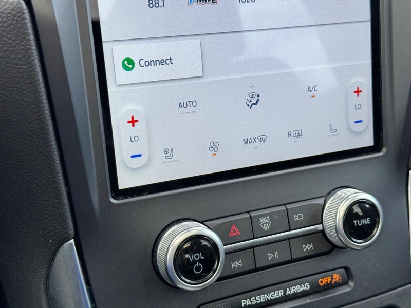 Ford Edge Vehicle Full-screen Gallery Image 24