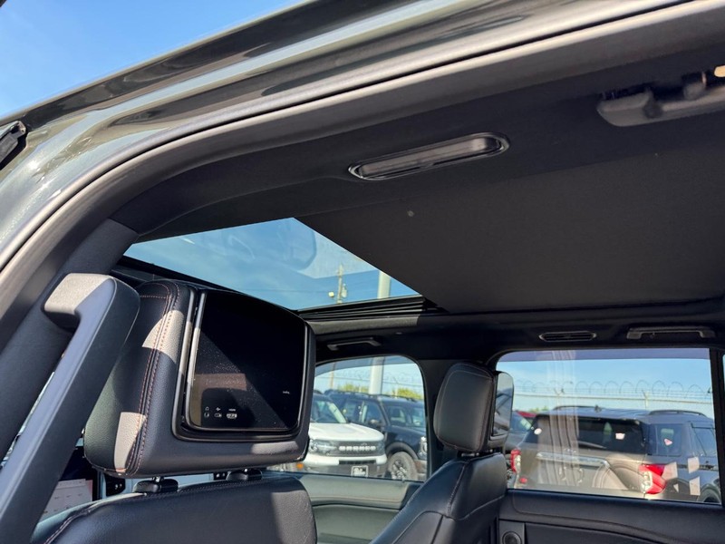 Ford Expedition Vehicle Full-screen Gallery Image 13
