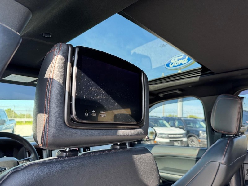 Ford Expedition Vehicle Full-screen Gallery Image 14