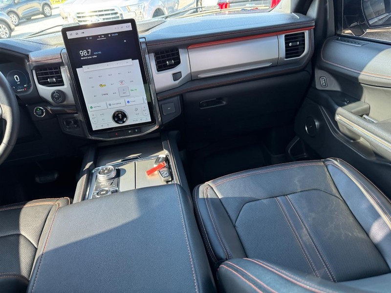 Ford Expedition Vehicle Full-screen Gallery Image 20