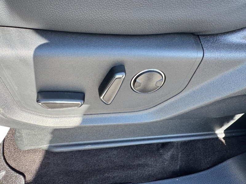 Ford Expedition Vehicle Full-screen Gallery Image 21