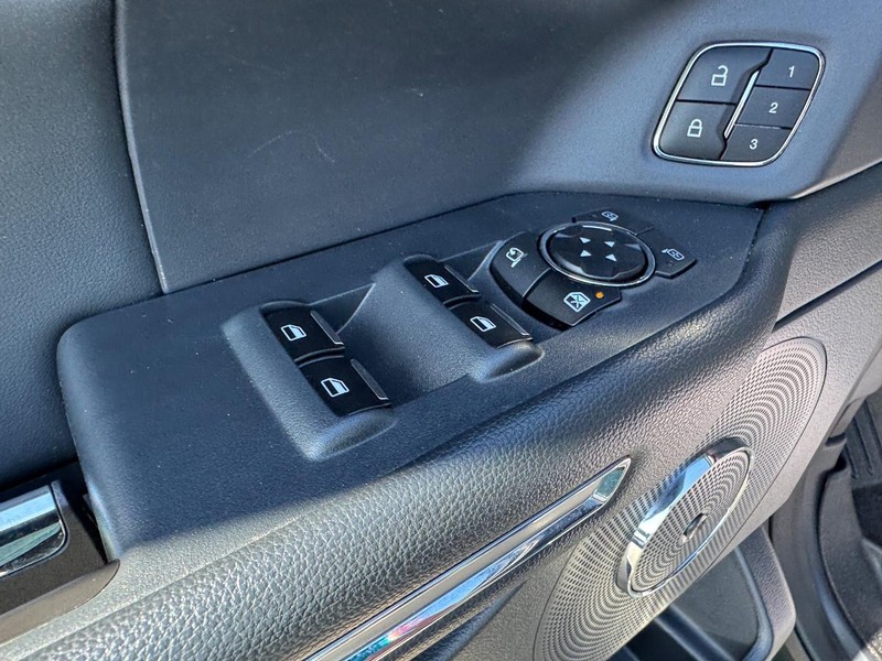 Ford Expedition Vehicle Full-screen Gallery Image 22