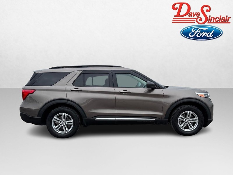 Ford Explorer Vehicle Full-screen Gallery Image 05