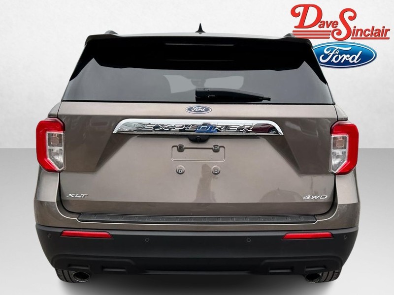Ford Explorer Vehicle Full-screen Gallery Image 08