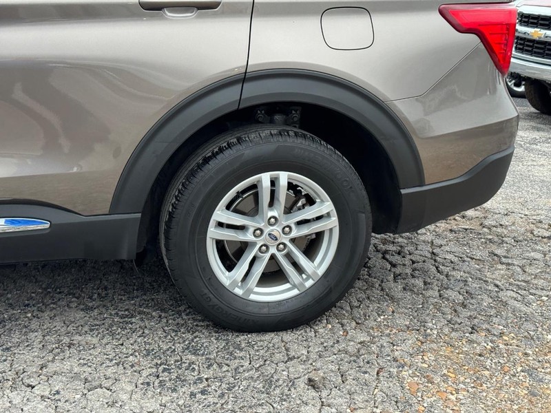 Ford Explorer Vehicle Full-screen Gallery Image 11