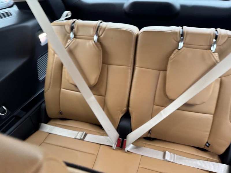 Ford Explorer Vehicle Full-screen Gallery Image 13