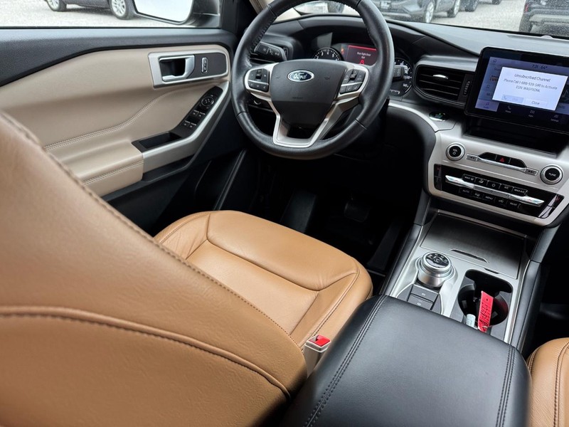 Ford Explorer Vehicle Full-screen Gallery Image 16