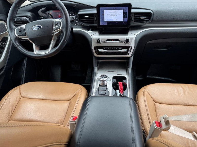 Ford Explorer Vehicle Full-screen Gallery Image 17