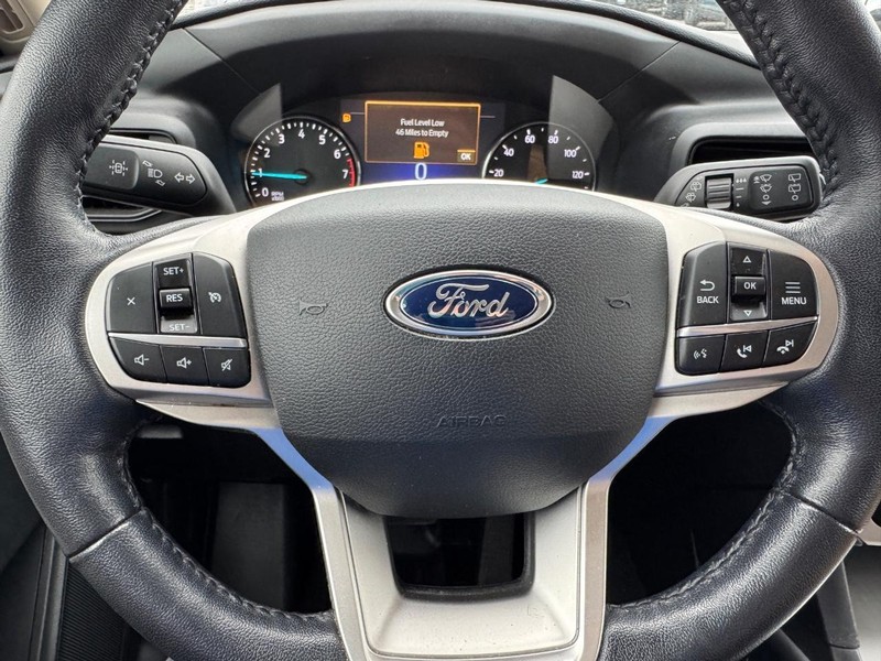 Ford Explorer Vehicle Full-screen Gallery Image 21