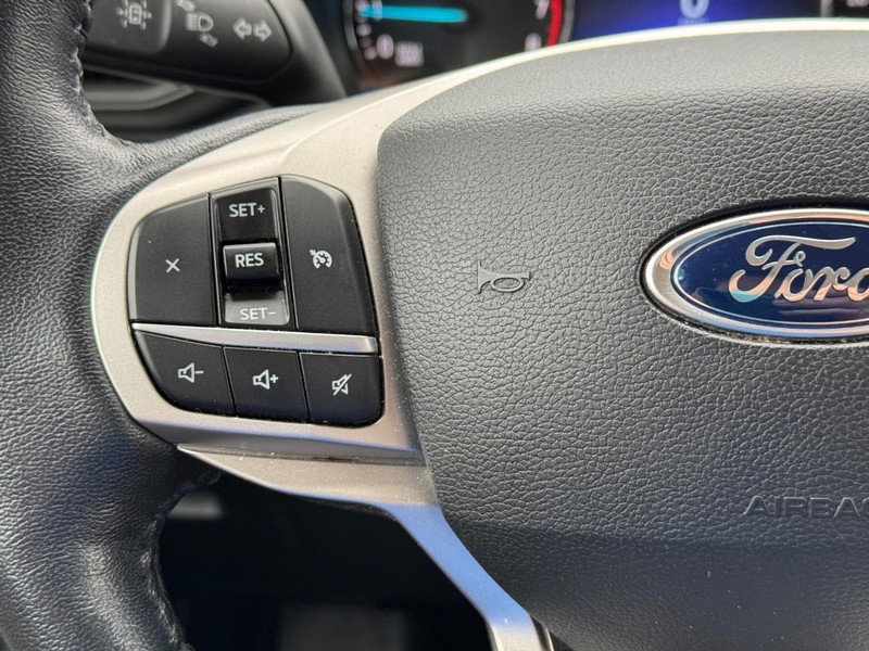 Ford Explorer Vehicle Full-screen Gallery Image 22