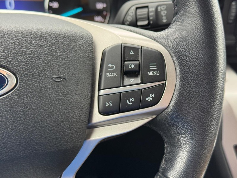 Ford Explorer Vehicle Full-screen Gallery Image 23