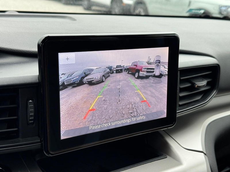 Ford Explorer Vehicle Full-screen Gallery Image 26