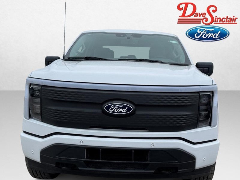 Ford F-150 Lightning Vehicle Full-screen Gallery Image 02