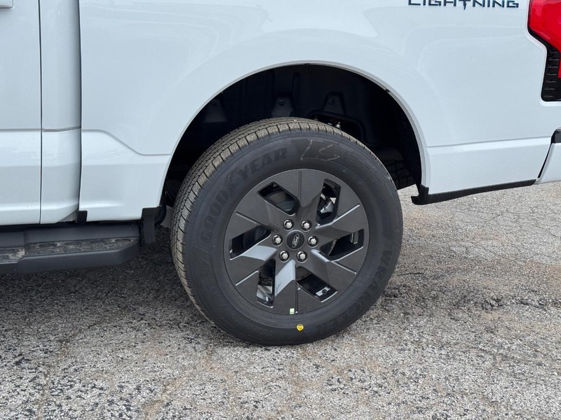 Ford F-150 Lightning Vehicle Full-screen Gallery Image 11