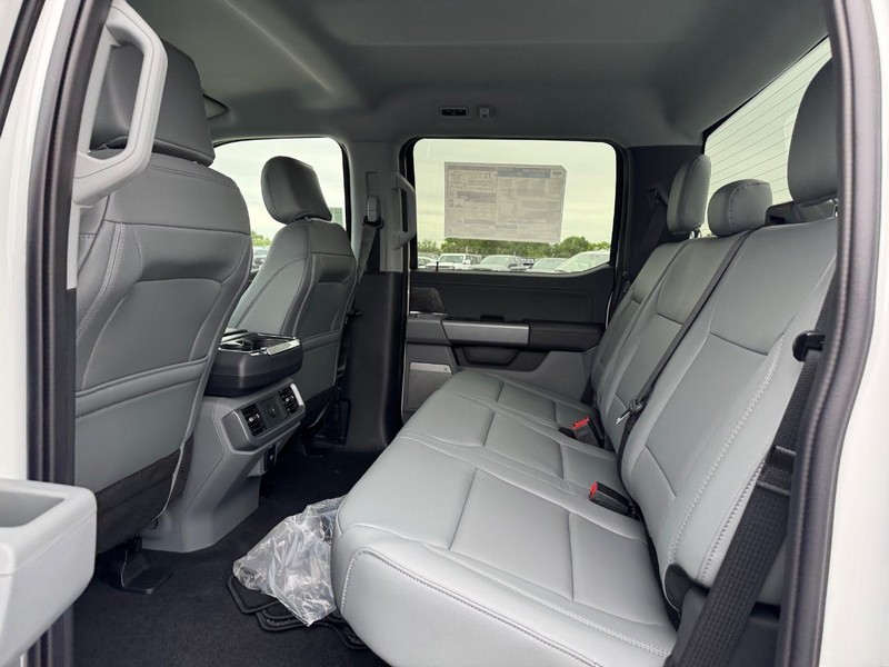 Ford F-150 Lightning Vehicle Full-screen Gallery Image 12