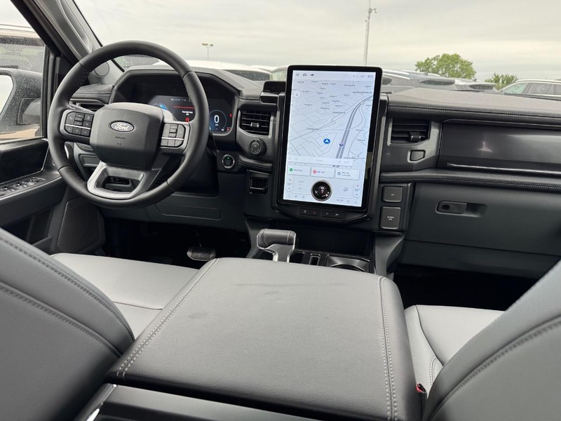 Ford F-150 Lightning Vehicle Full-screen Gallery Image 14