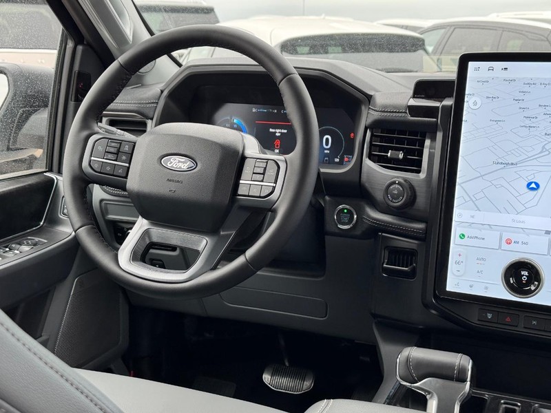 Ford F-150 Lightning Vehicle Full-screen Gallery Image 15