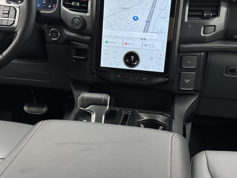 Ford F-150 Lightning Vehicle Full-screen Gallery Image 17