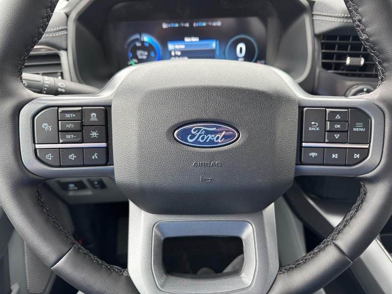Ford F-150 Lightning Vehicle Full-screen Gallery Image 20