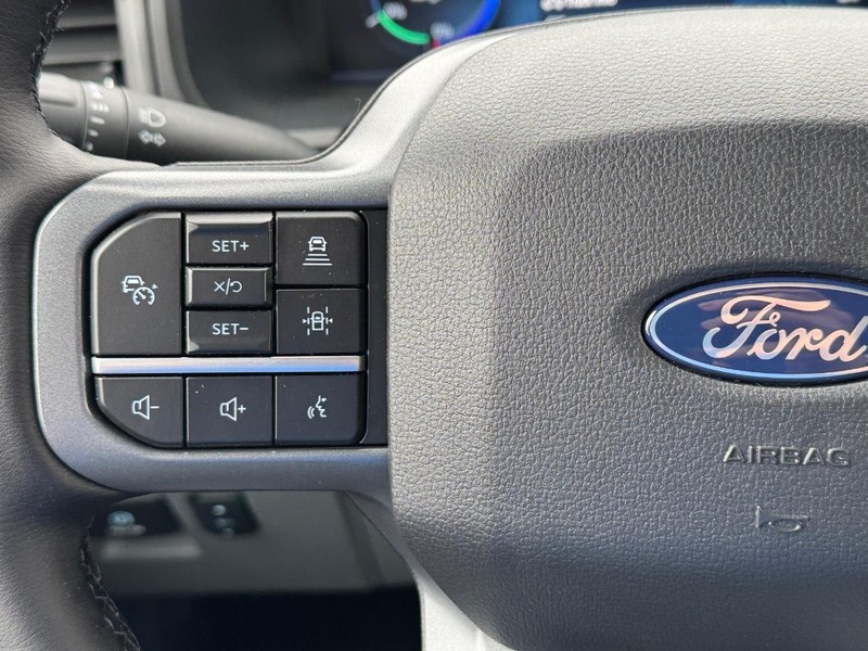 Ford F-150 Lightning Vehicle Full-screen Gallery Image 21