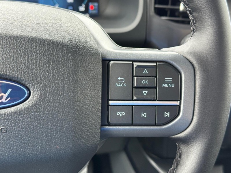 Ford F-150 Lightning Vehicle Full-screen Gallery Image 22