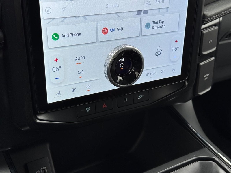 Ford F-150 Lightning Vehicle Full-screen Gallery Image 23
