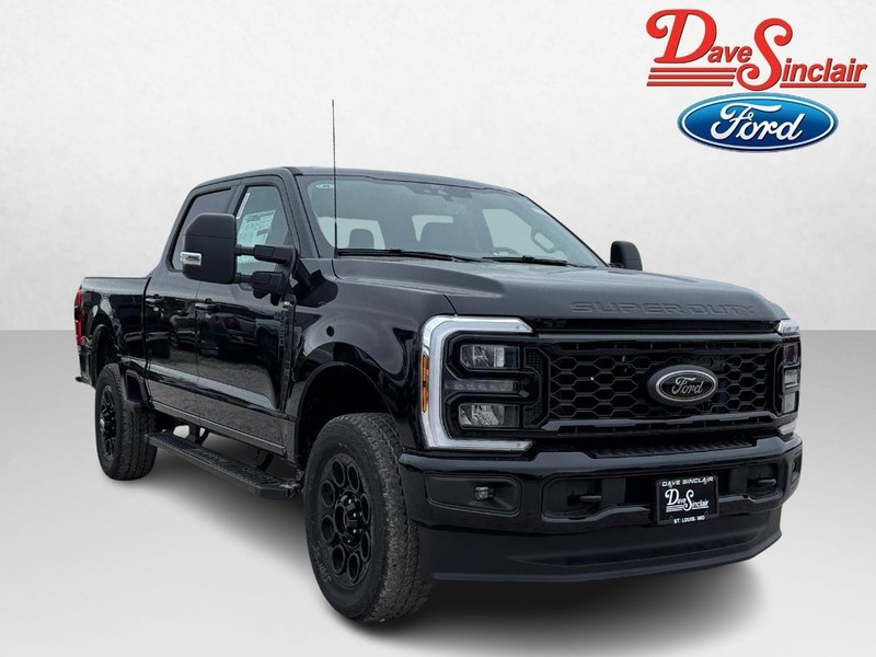 Ford Super Duty F-250 SRW Vehicle Full-screen Gallery Image 04