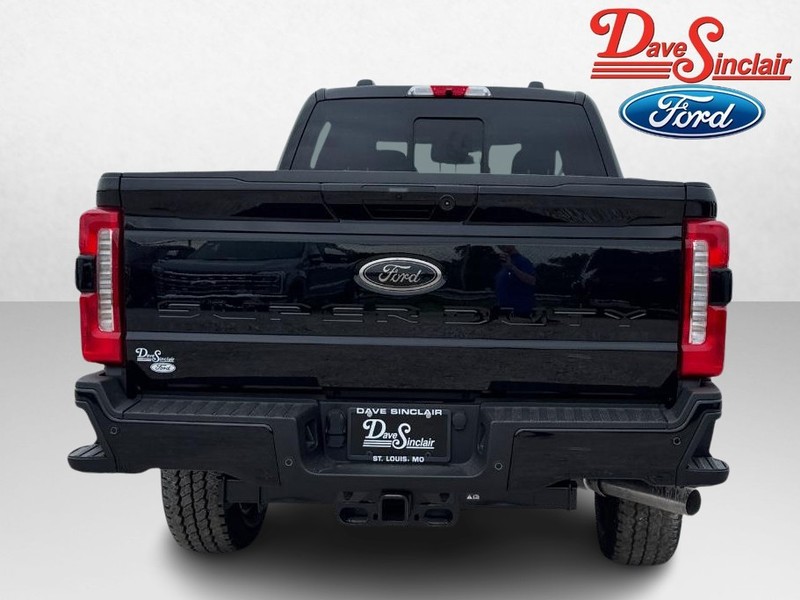 Ford Super Duty F-250 SRW Vehicle Full-screen Gallery Image 08