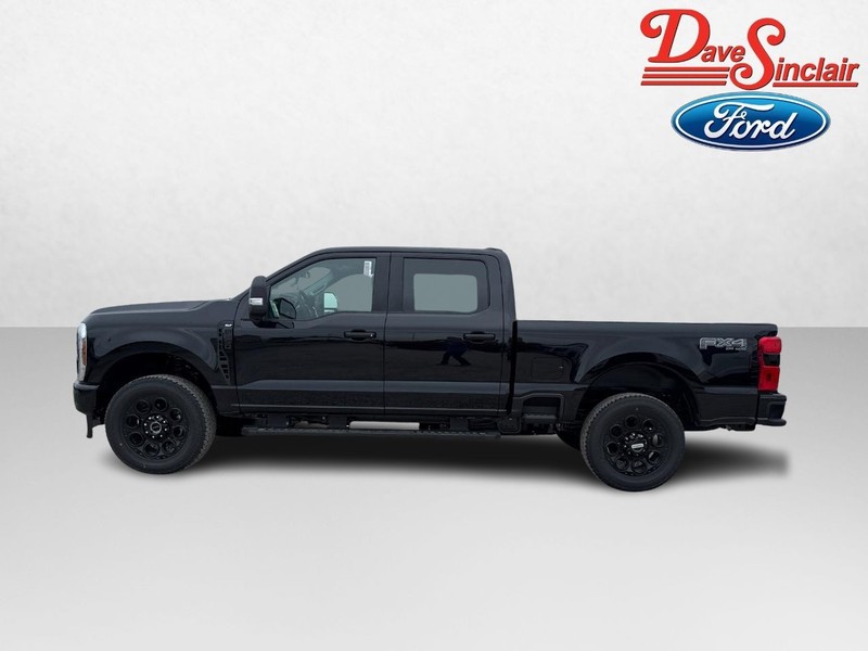 Ford Super Duty F-250 SRW Vehicle Full-screen Gallery Image 10