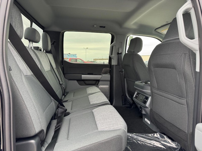 Ford Super Duty F-250 SRW Vehicle Full-screen Gallery Image 13
