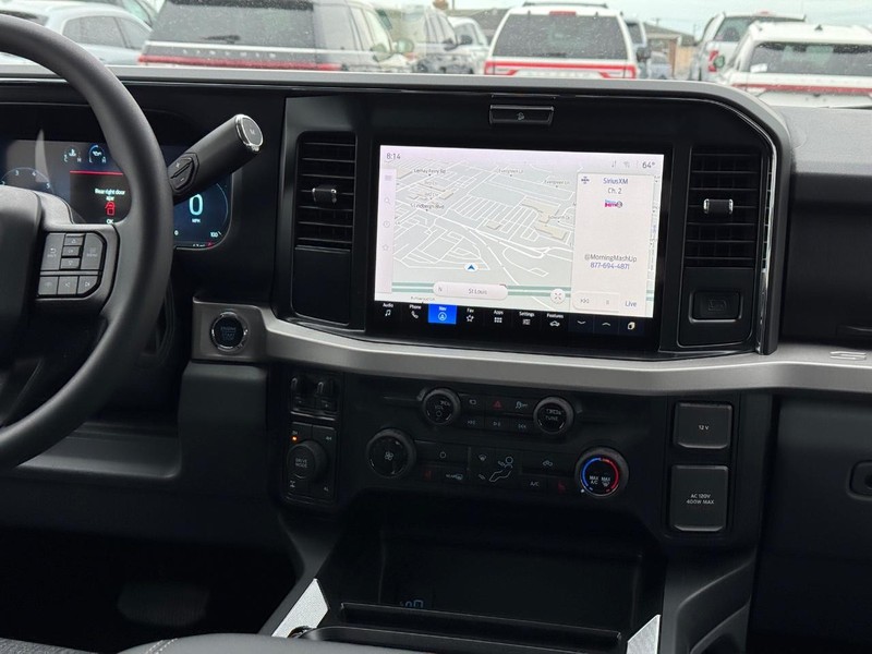 Ford Super Duty F-250 SRW Vehicle Full-screen Gallery Image 16