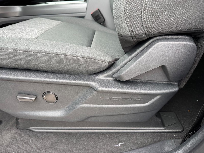 Ford Super Duty F-250 SRW Vehicle Full-screen Gallery Image 19