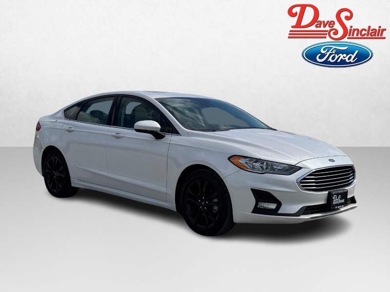 Ford Fusion Vehicle Full-screen Gallery Image 04