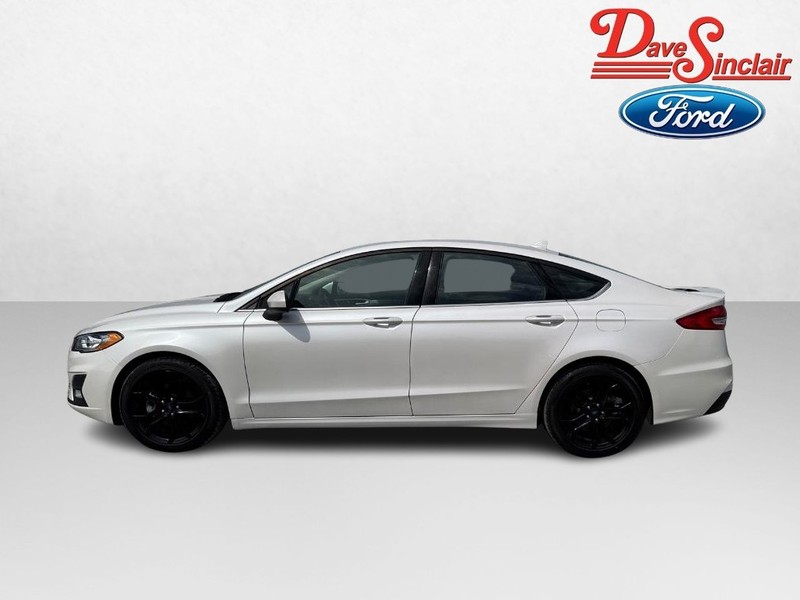 Ford Fusion Vehicle Full-screen Gallery Image 10
