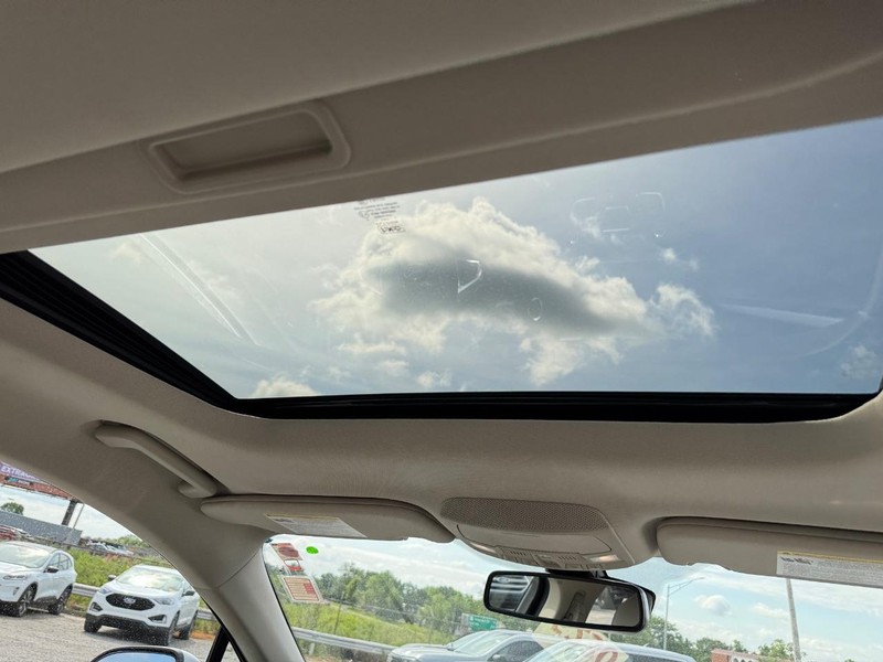Ford Fusion Vehicle Full-screen Gallery Image 14