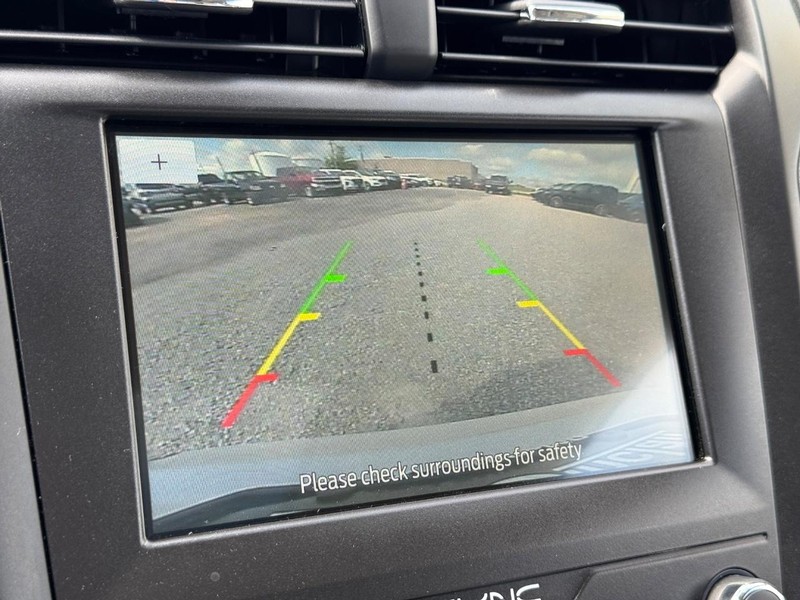 Ford Fusion Vehicle Full-screen Gallery Image 24